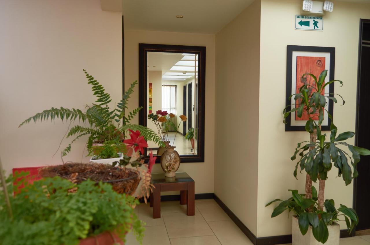Hotel Alojate In Богота Екстериор снимка